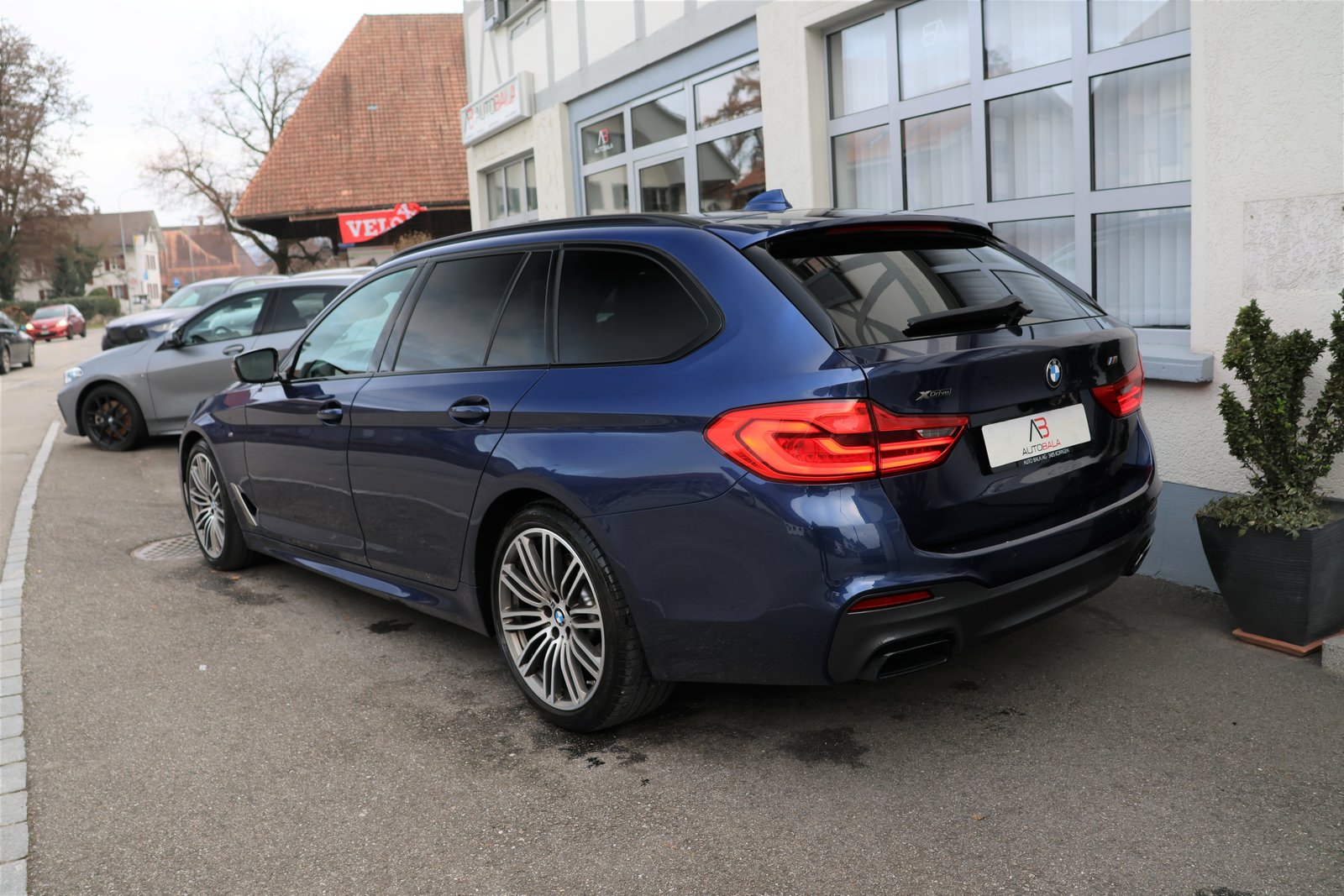 BMW M550d Touring Steptronic (CH) + 2.0T AHK, Diesel, Occasioni / Usate, Automatico - 5