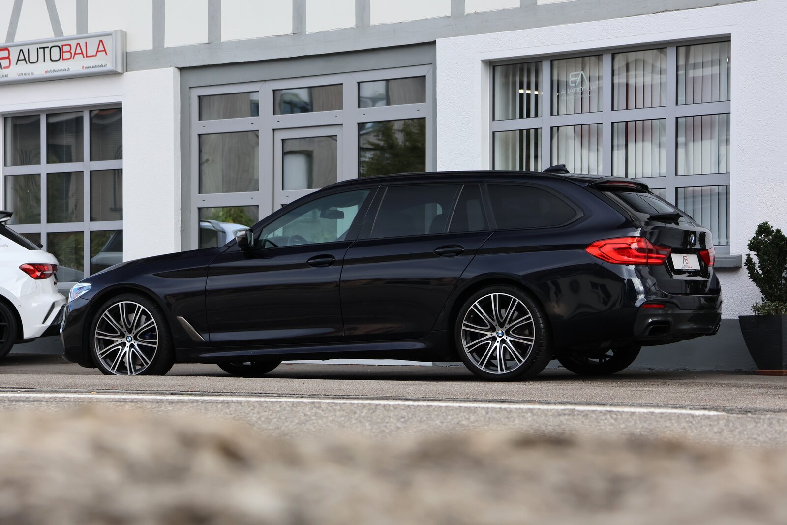 BMW M550d Touring Steptronic (CH) + 2.0T AHK, Diesel, Used, Automatic - 5