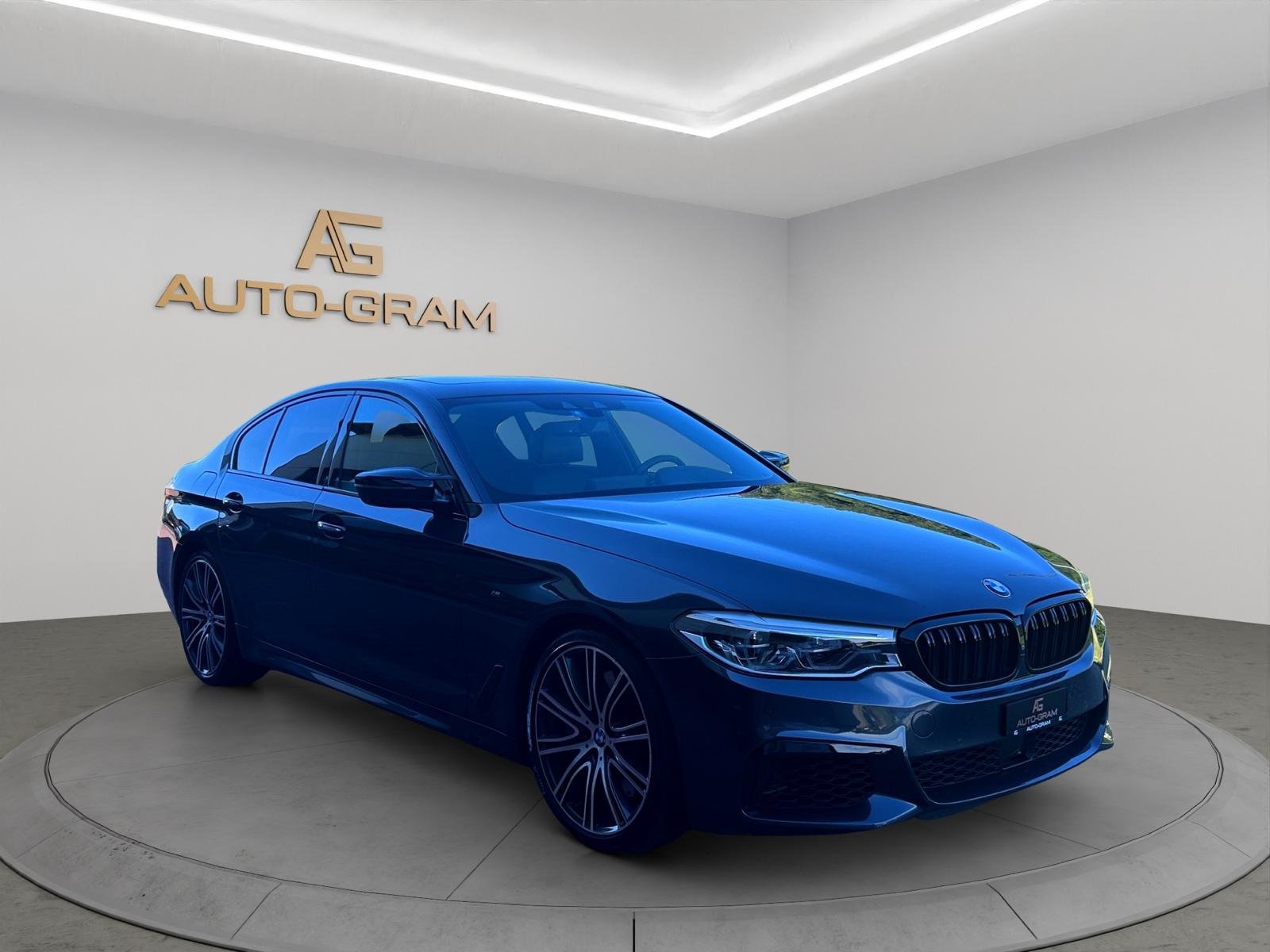 BMW M550i Steptronic, Benzin, Occasion / Gebraucht, Automatik - 7