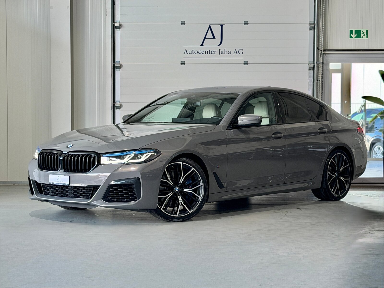 BMW M550i Steptronic (Facelift) Nardograu-met.