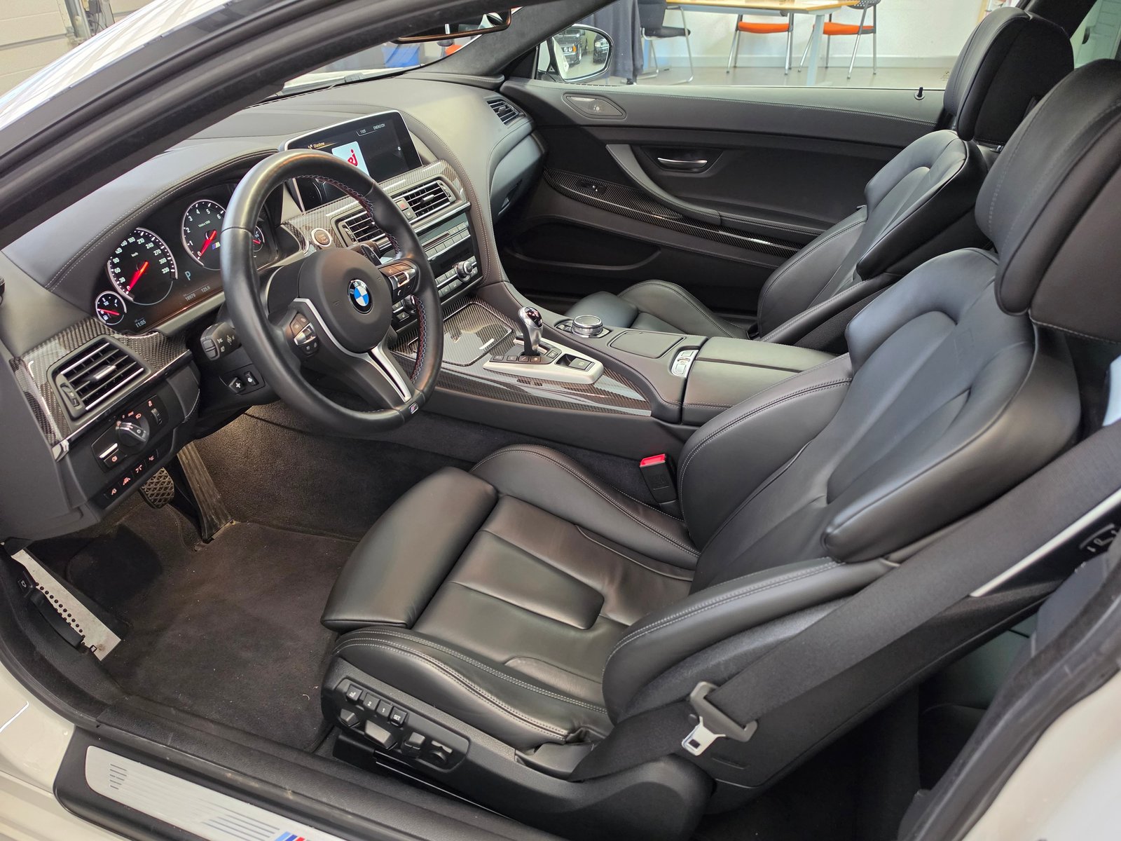 BMW M6 Coupé Drivelogic aus 1.Hand mit nur 19'900 Km, Benzina, Occasioni / Usate, Automatico - 4