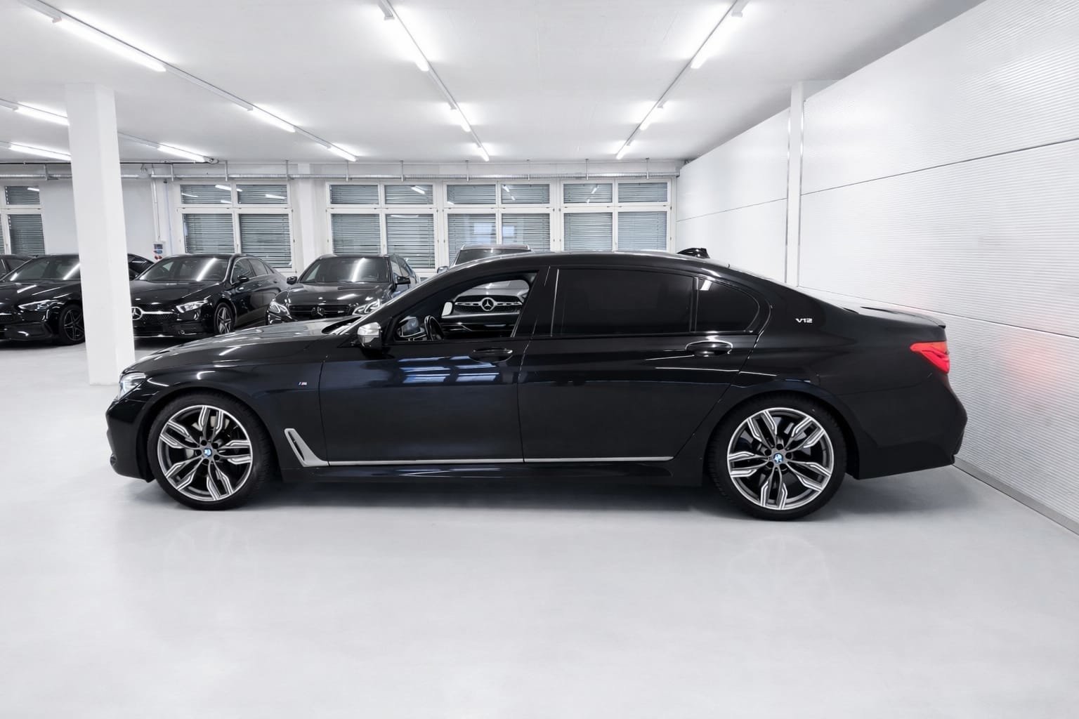 BMW M760Li Steptronic *CH-Fahrzeug* *Voll Ausstattung, Benzin, Occasion / Gebraucht, Automatik - 4