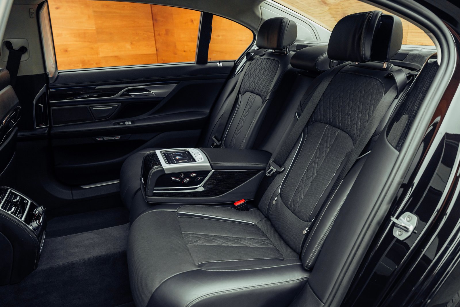 BMW M760Li Steptronic, Petrol, Second hand / Used, Automatic - 7