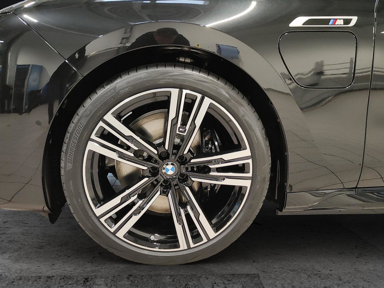 BMW M760e xDrive, Plug-in-Hybrid Benzina/Elettrica, Auto dimostrativa, Automatico - 5