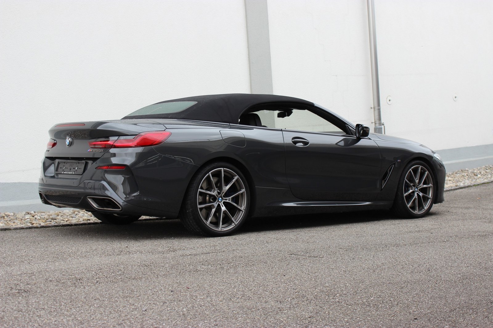 BMW M850i Cabrio Individual *DRAVITGRAU METALLIC*, Petrol, Second hand / Used, Automatic - 3