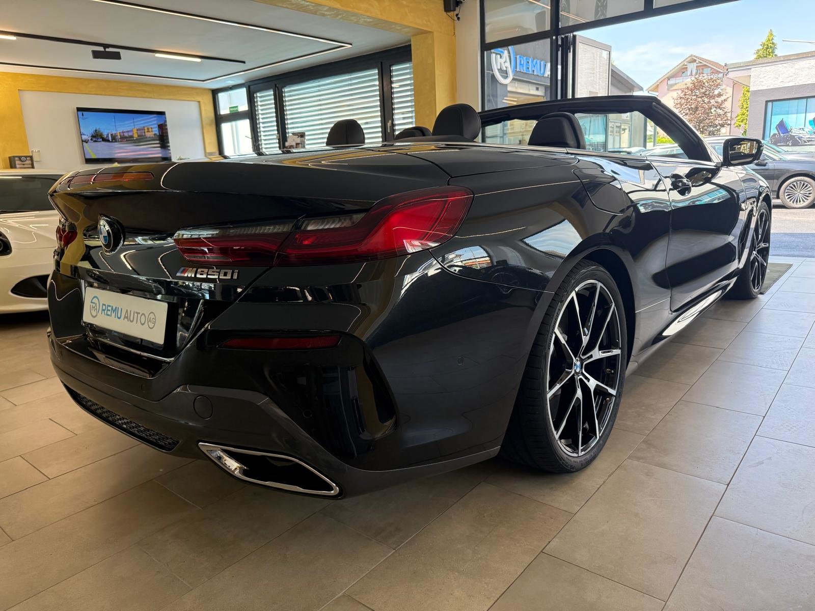 BMW M850i Steptronic, Benzin, Occasion / Gebraucht, Automatik - 3