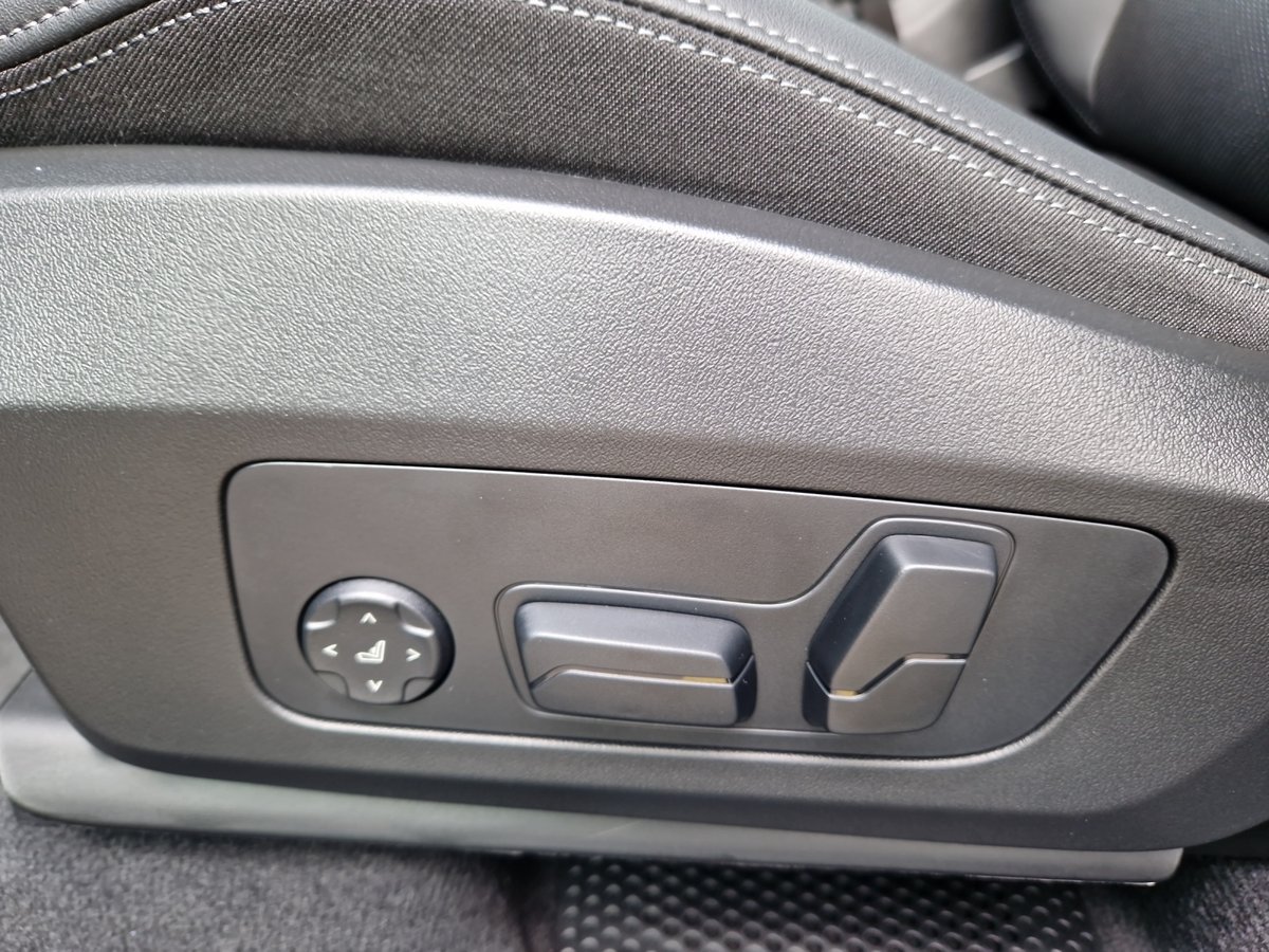 BMW X1 23i 48V M Sport Pro, Mild-Hybrid Benzin/Elektro, Neuwagen, Automatik - 7