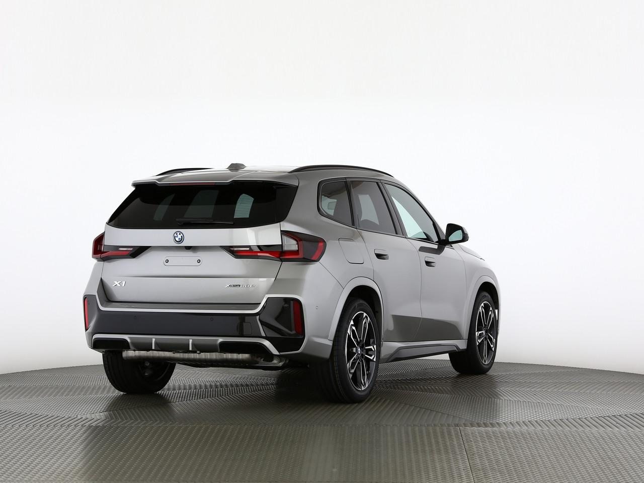 BMW X1 30e xDrive paddles, Hybride Rechargeable Essence/Électricité, Voiture nouvelle, Automatique - 2