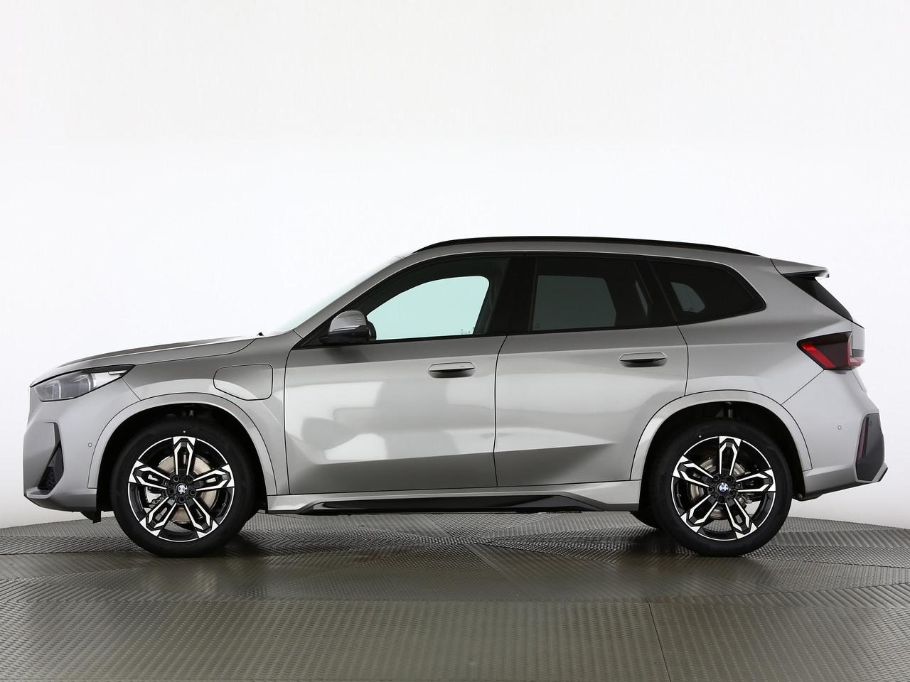 BMW X1 30e xDrive paddles, Hybride Rechargeable Essence/Électricité, Voiture nouvelle, Automatique - 3