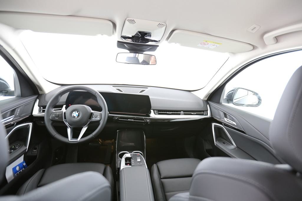 BMW X1 23i xDrive, Hybride Léger Essence/Électricité, Voiture nouvelle, Automatique - 3