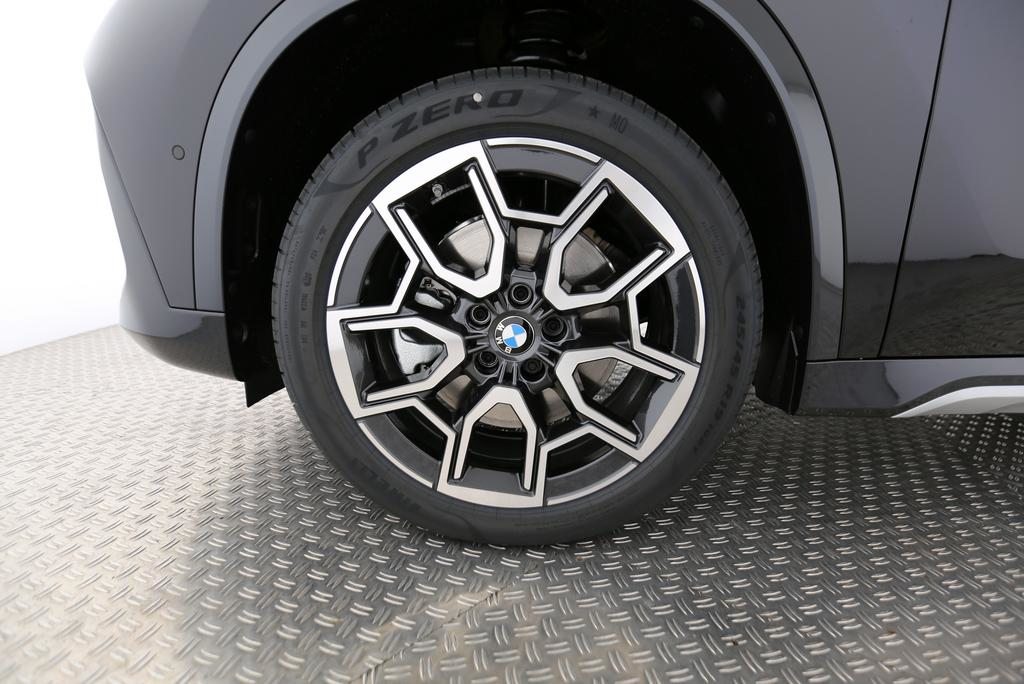 BMW X1 23i xDrive, Hybride Léger Essence/Électricité, Voiture nouvelle, Automatique - 4