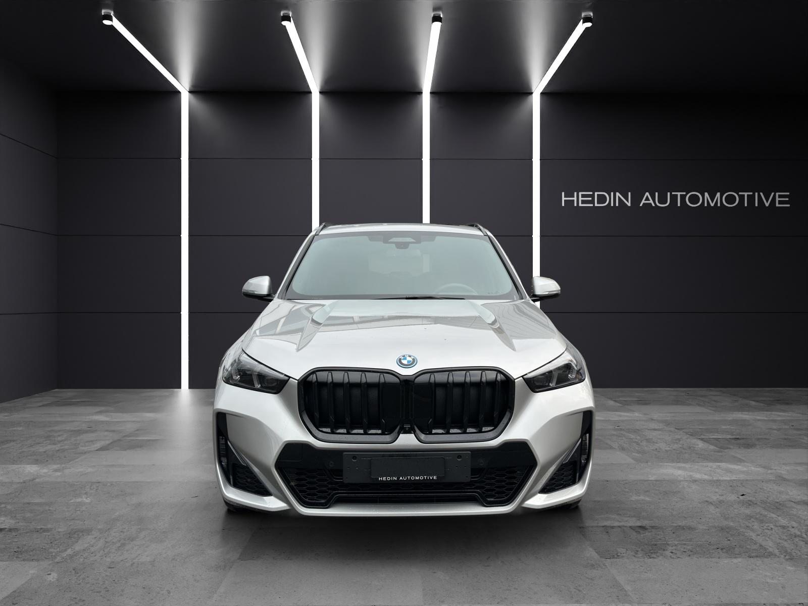 BMW X1 30e xDrive paddles, Hybride Rechargeable Essence/Électricité, Voiture nouvelle, Automatique - 2