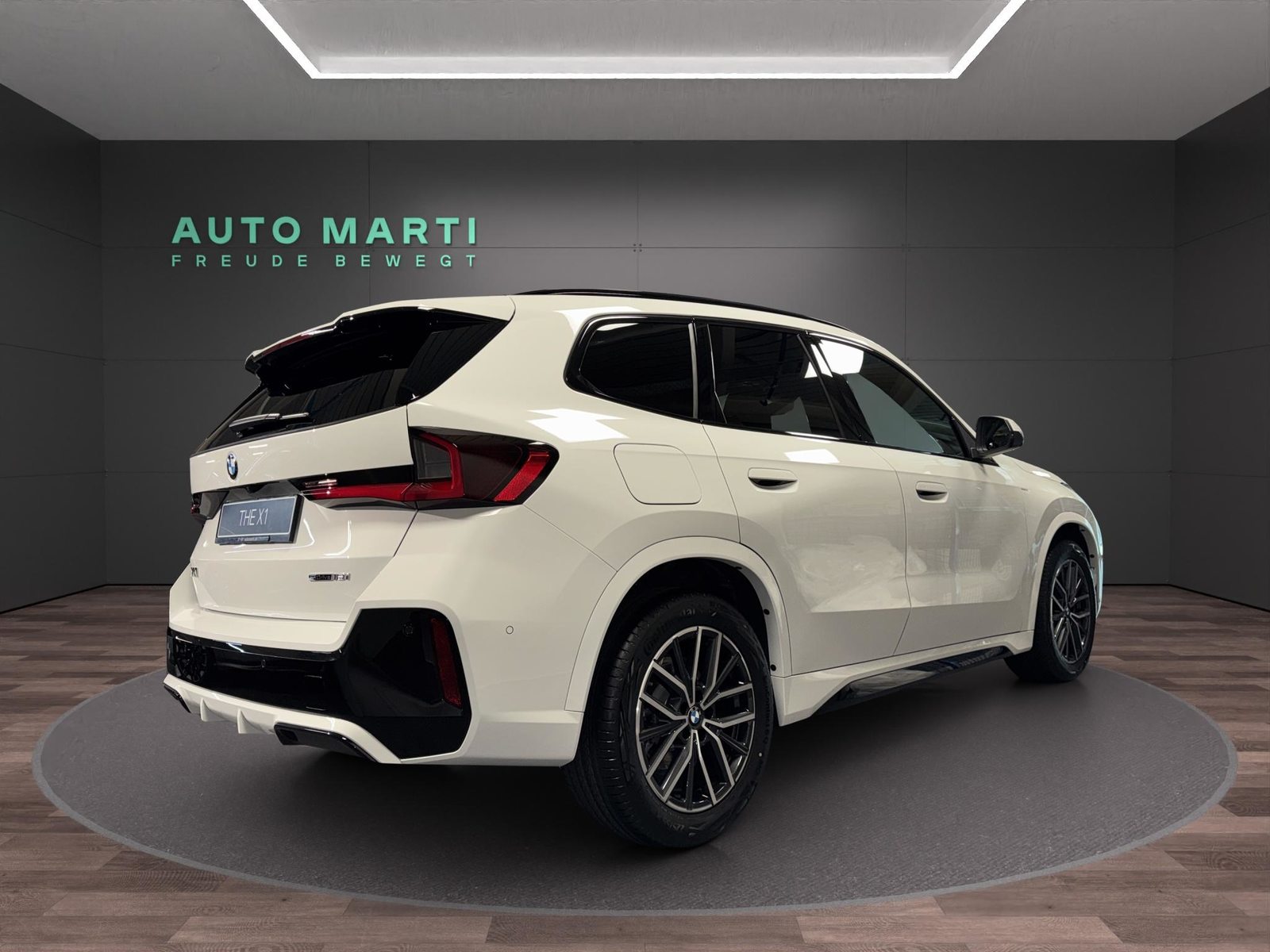 BMW X1 18i sDrive, Essence, Voiture nouvelle, Automatique - 4