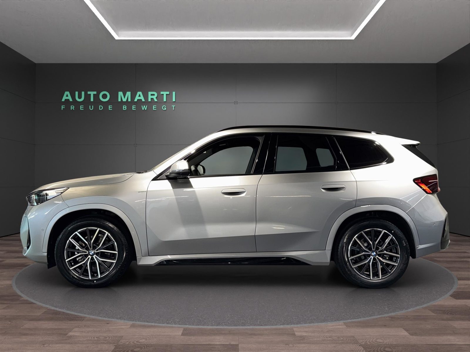 BMW X1 20d xDrive paddles, Mild-Hybrid Diesel/Elektro, Neuwagen, Automatik - 2