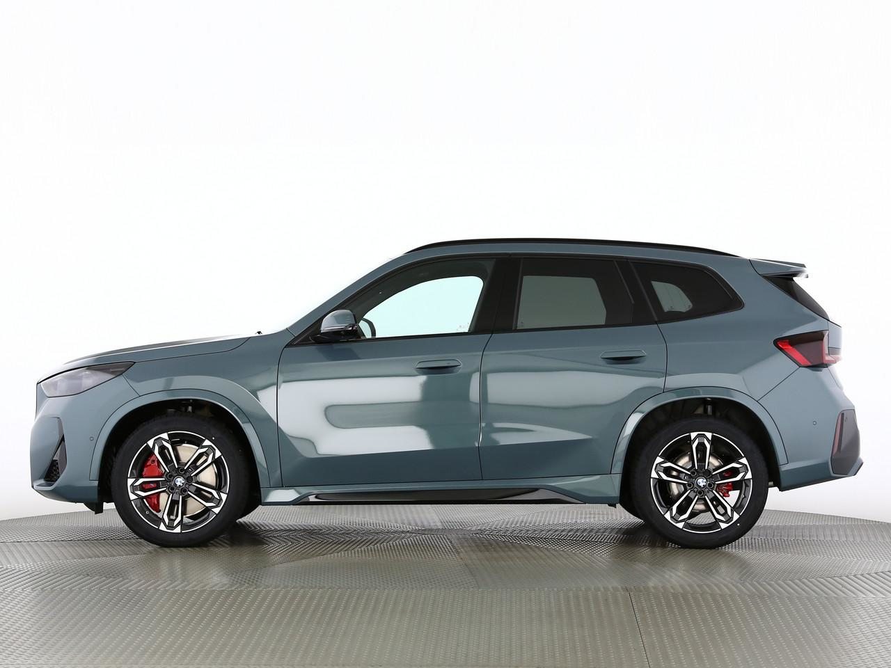 BMW X1 23i xDrive paddles, Mild-Hybrid Benzin/Elektro, Neuwagen, Automatik - 2
