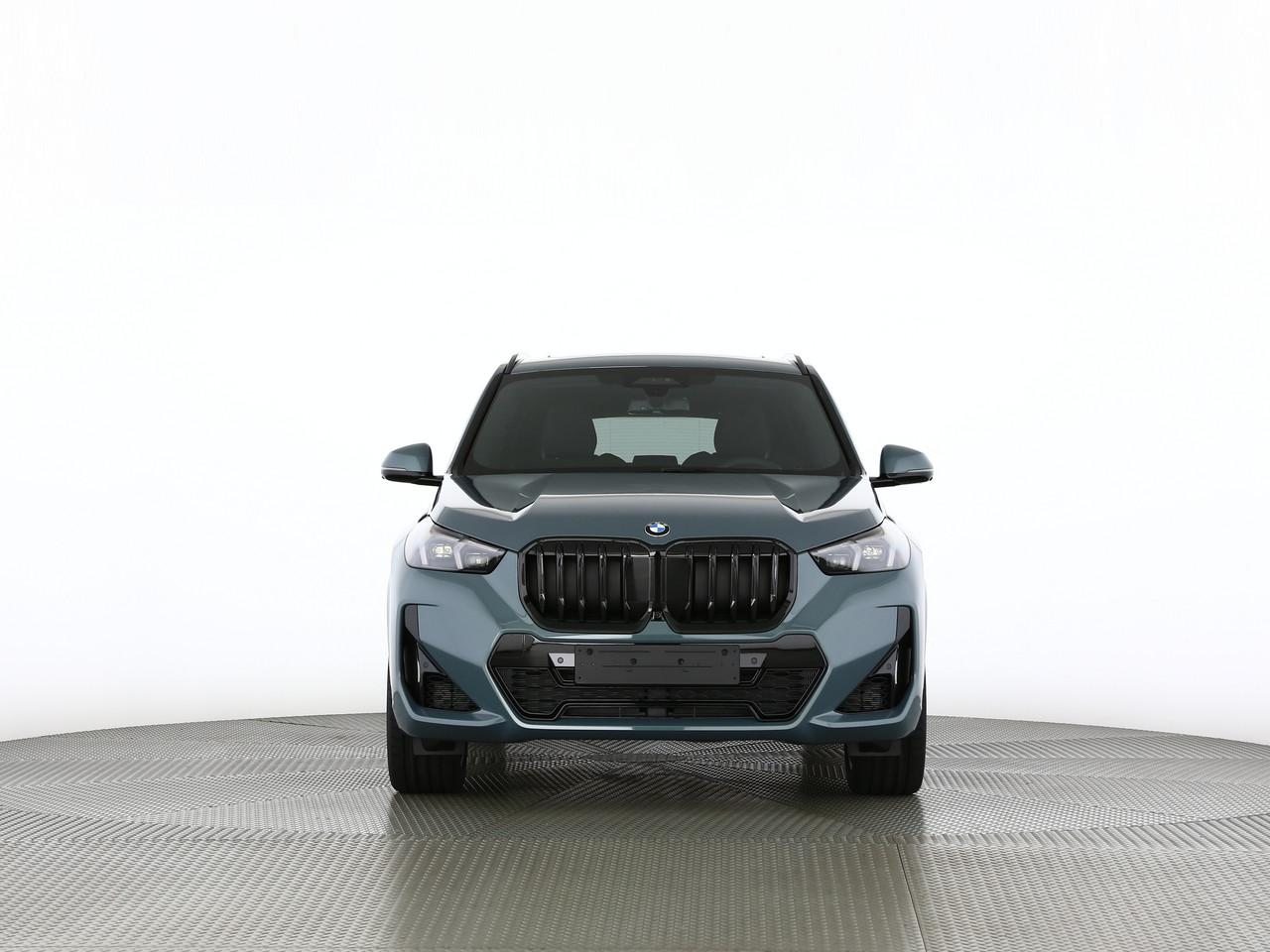 BMW X1 23i xDrive paddles, Mild-Hybrid Benzin/Elektro, Neuwagen, Automatik - 3