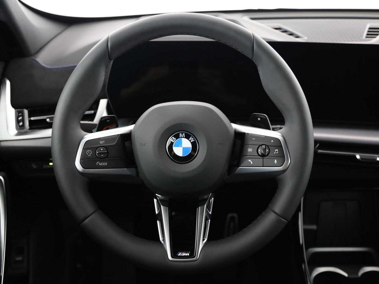 BMW X1 23i xDrive paddles, Mild-Hybrid Benzin/Elektro, Neuwagen, Automatik - 6