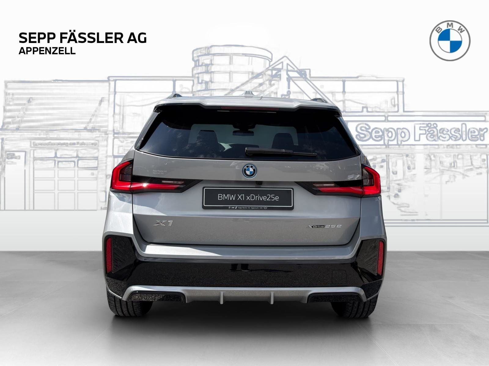 BMW X1 25e xDrive, Hybride Rechargeable Essence/Électricité, Voiture nouvelle, Automatique - 4