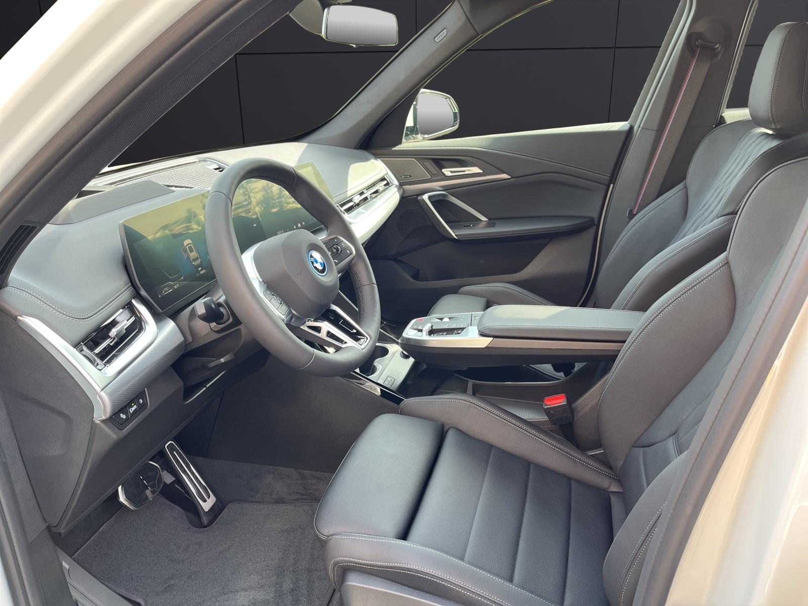 BMW X1 30e xDrive paddles, Hybride Rechargeable Essence/Électricité, Voiture nouvelle, Automatique - 2