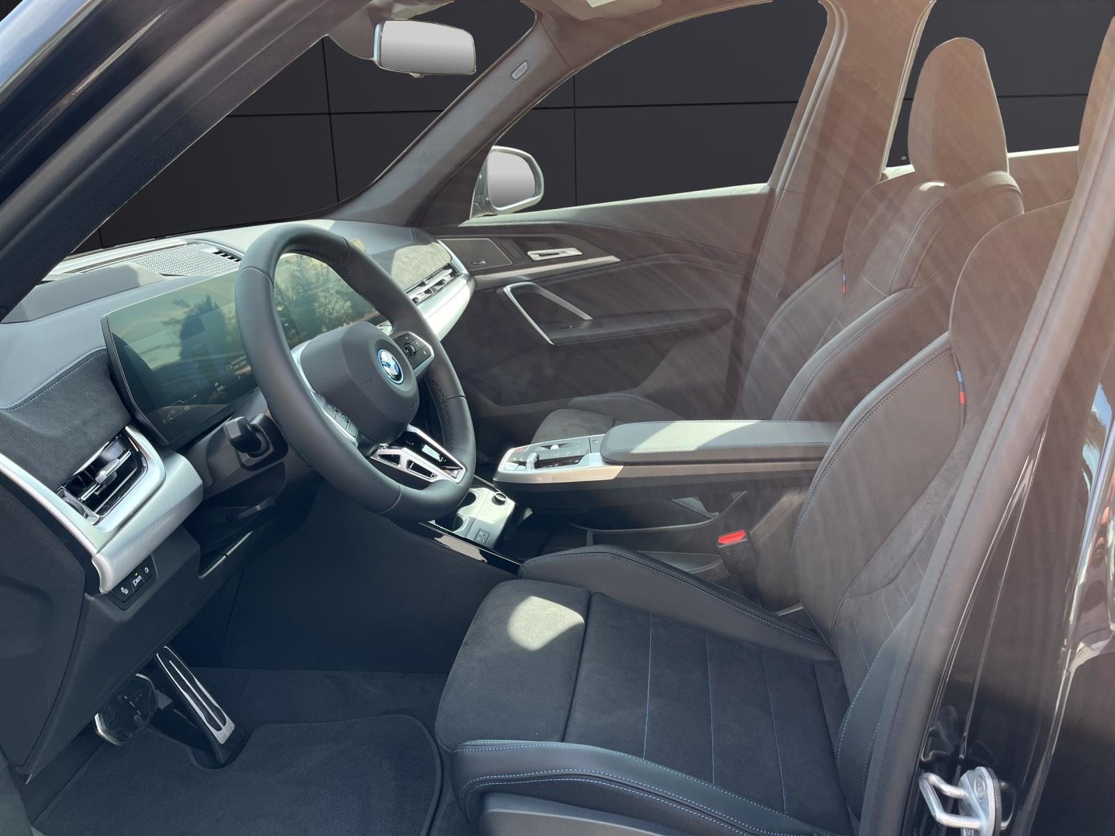 BMW X1 30e xDrive paddles, Hybride Rechargeable Essence/Électricité, Voiture nouvelle, Automatique - 2
