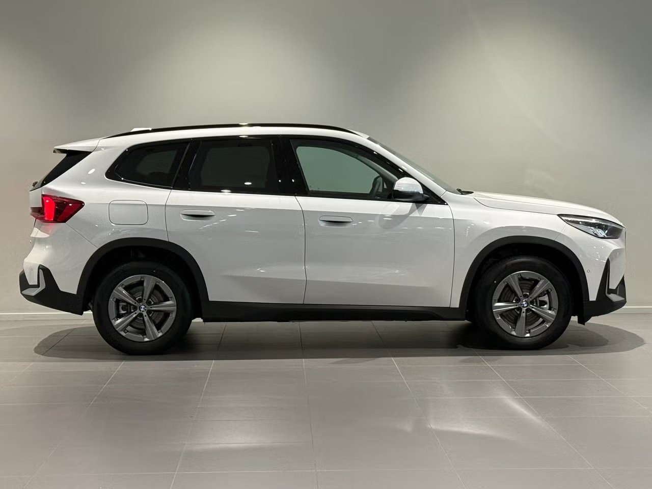BMW X1 25e, Plug-in-Hybrid Petrol/Electric, New car, Automatic - 4