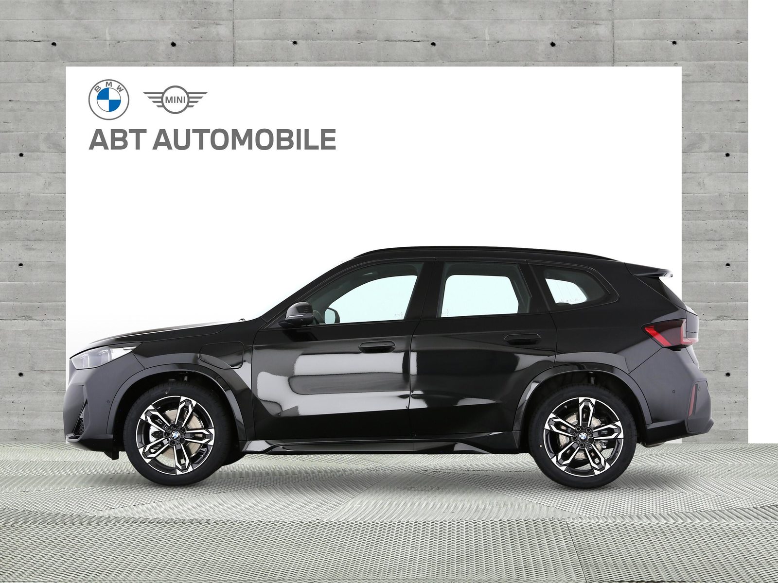 BMW X1 30e xDrive paddles, Hybride Rechargeable Essence/Électricité, Voiture nouvelle, Automatique - 2
