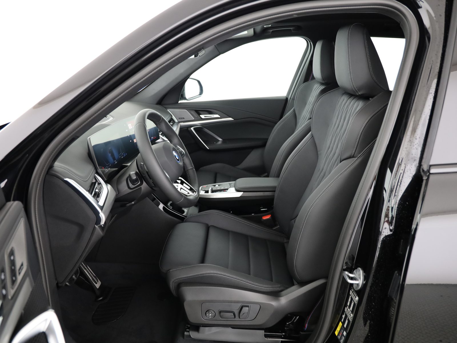 BMW X1 30e xDrive paddles, Plug-in-Hybrid Petrol/Electric, New car, Automatic - 4