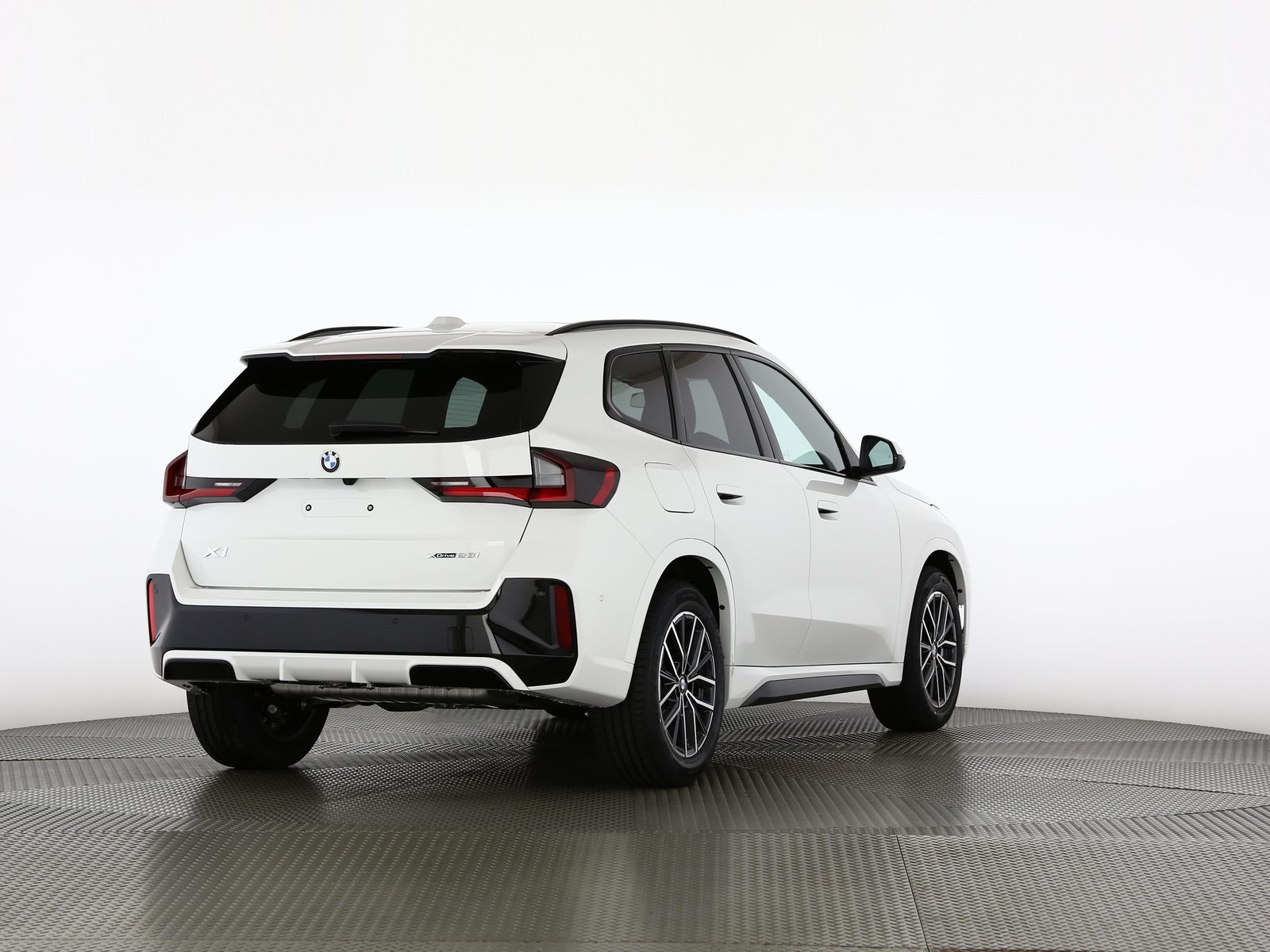 BMW X1 23i xDrive paddles, Hybride Leggero Benzina/Elettrica, Auto nuove, Automatico - 2