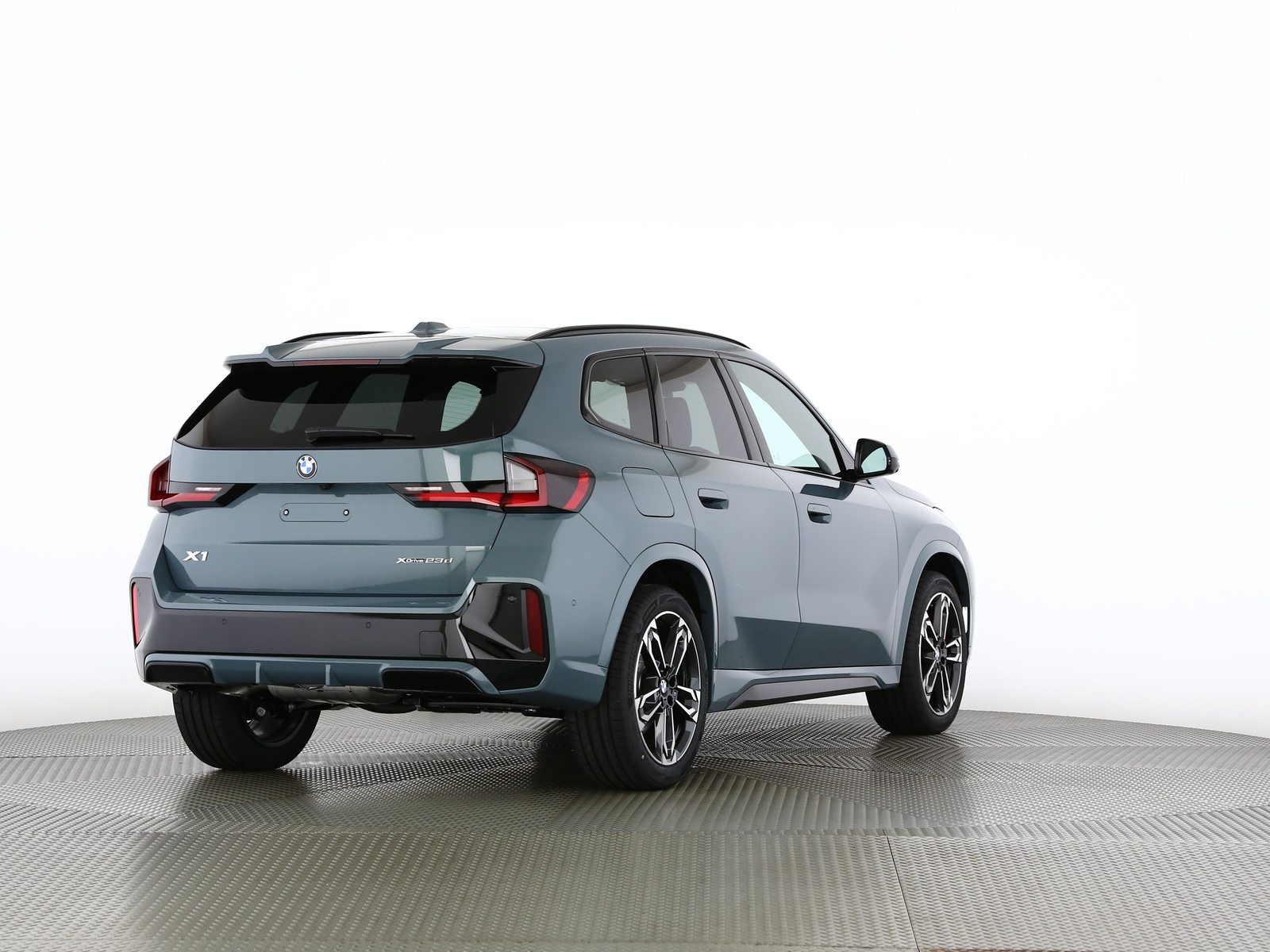 BMW X1 23d xDrive paddles, Mild-Hybrid Diesel/Elektro, Neuwagen, Automatik - 2