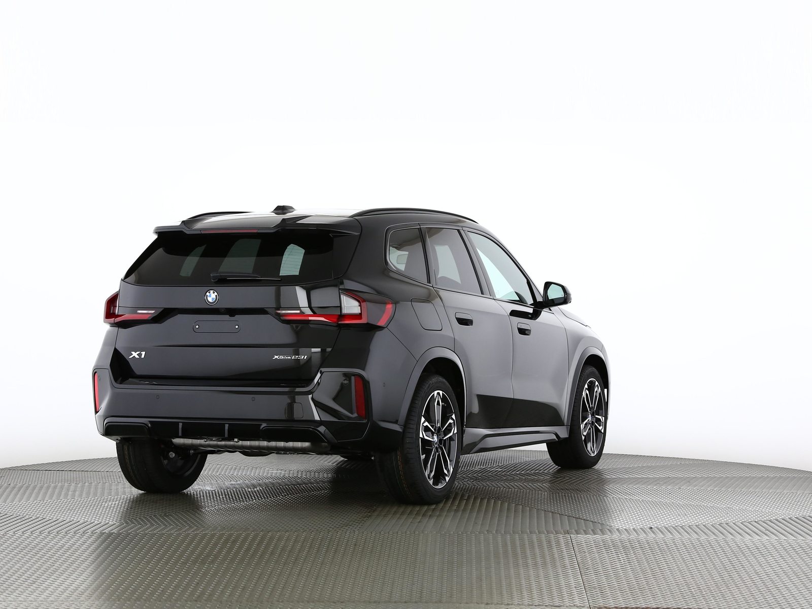 BMW X1 23i xDrive paddles, Mild-Hybrid Benzin/Elektro, Neuwagen, Automatik - 2
