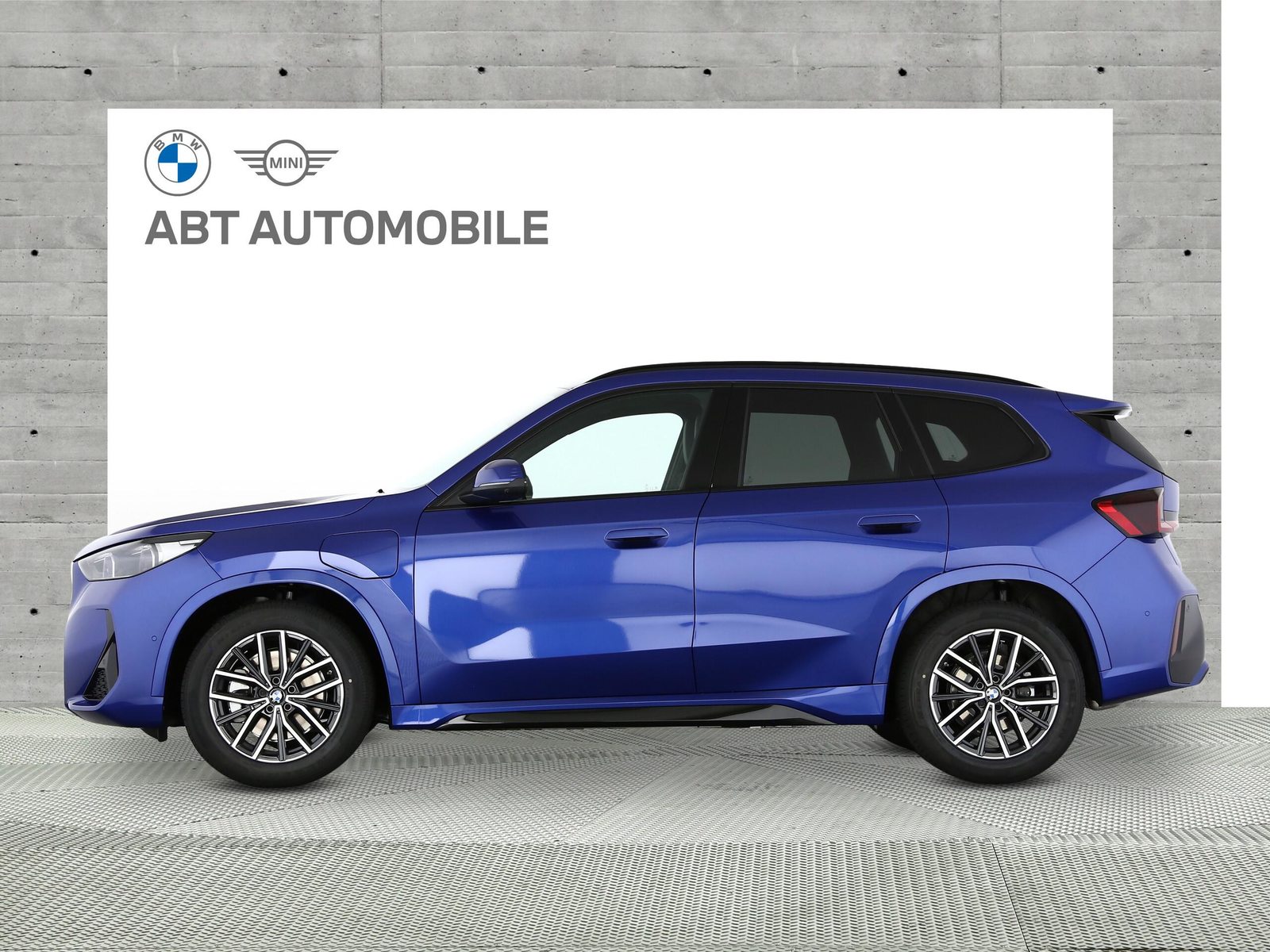 BMW X1 30e xDrive paddles, Plug-in-Hybrid Petrol/Electric, New car, Automatic - 2