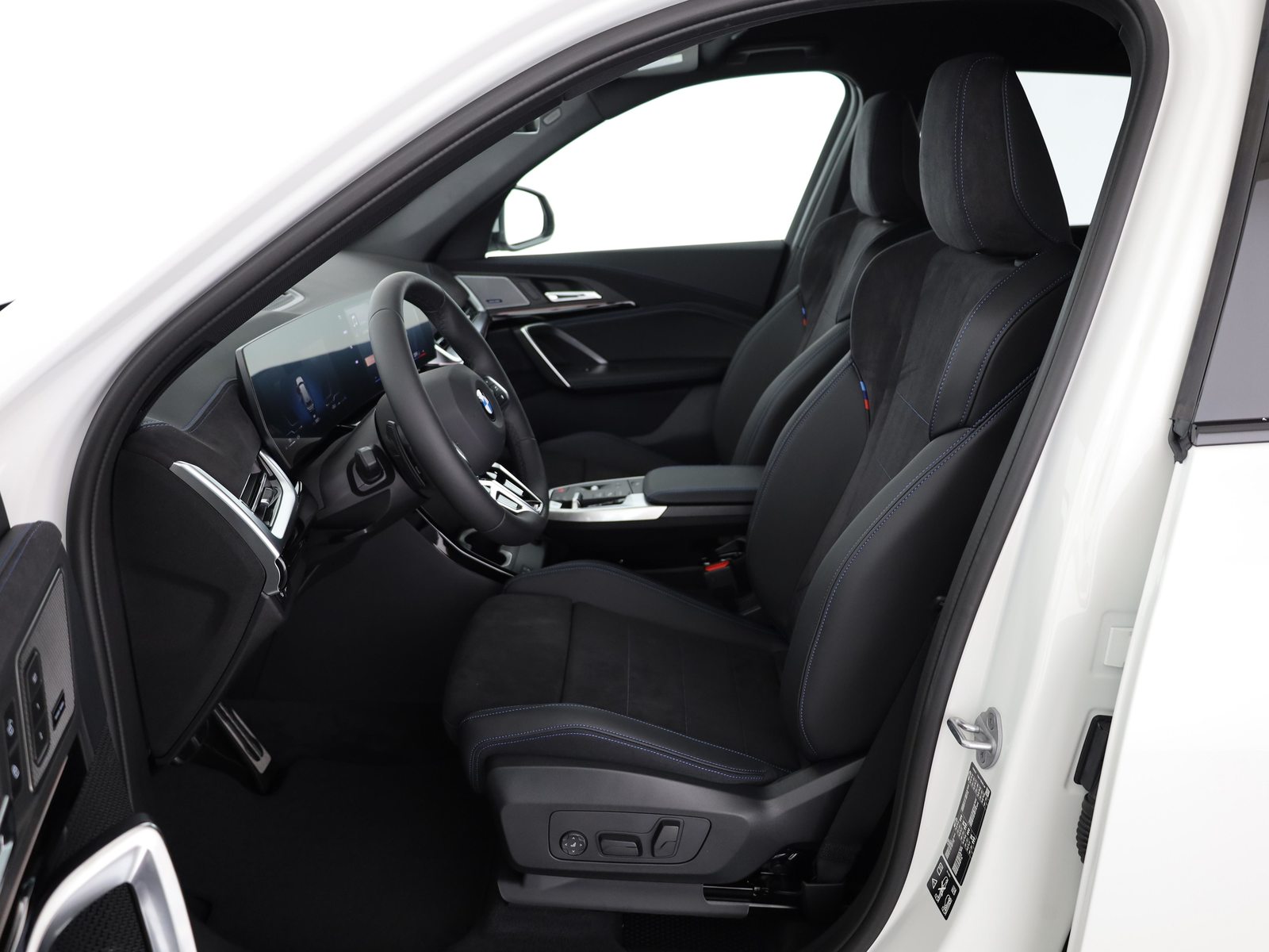 BMW X1 23i xDrive paddles, Mild-Hybrid Petrol/Electric, New car, Automatic - 4