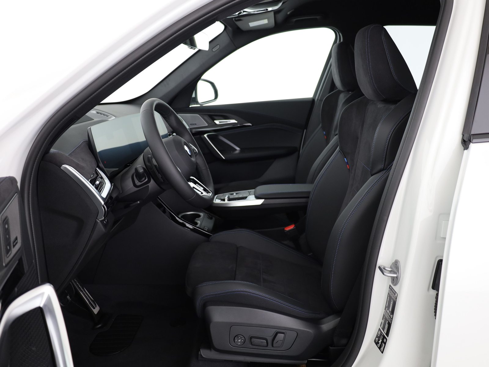 BMW X1 23i xDrive paddles, Hybride Léger Essence/Électricité, Voiture nouvelle, Automatique - 4