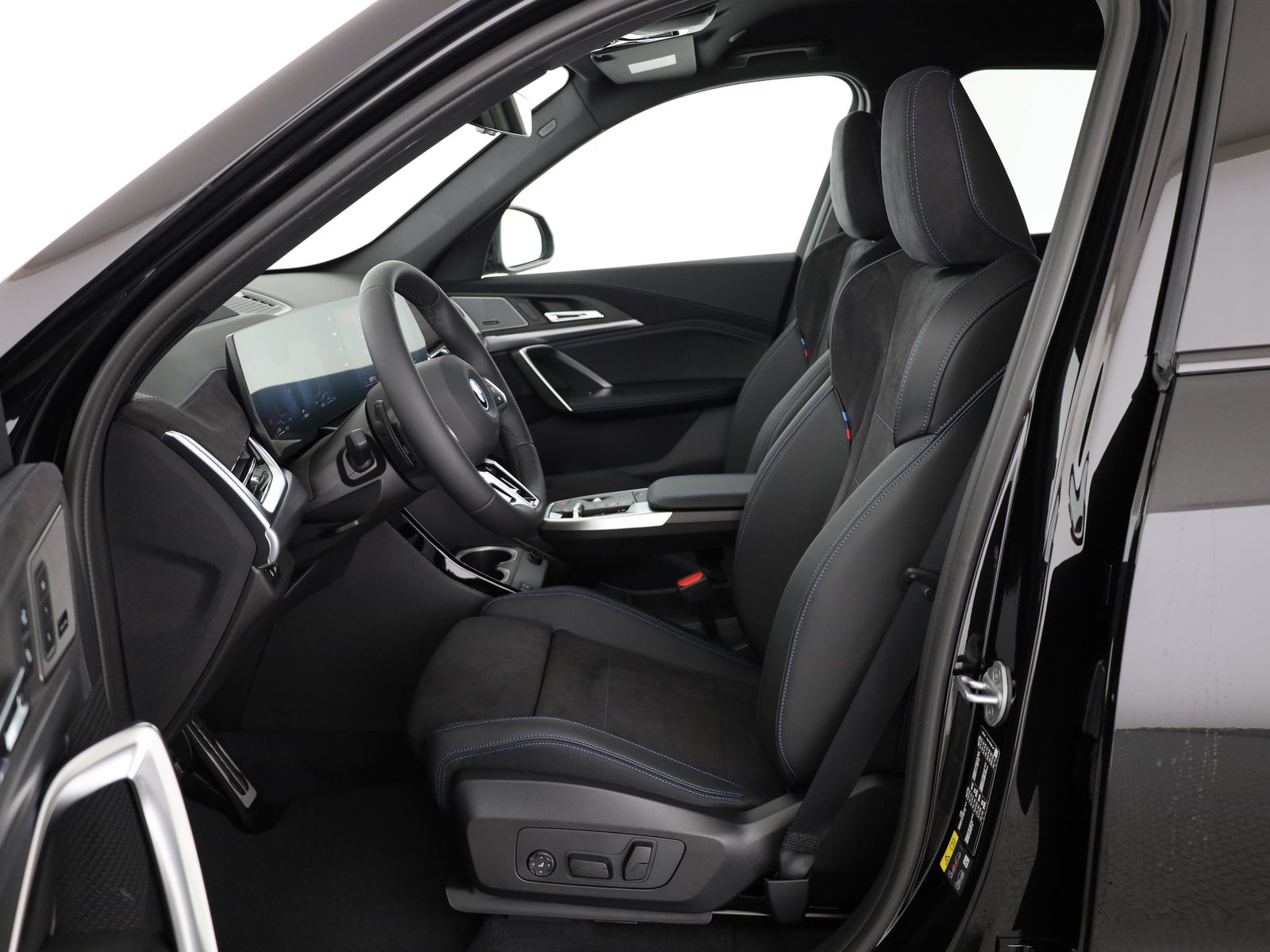 BMW X1 30e xDrive paddles, Plug-in-Hybrid Petrol/Electric, New car, Automatic - 4