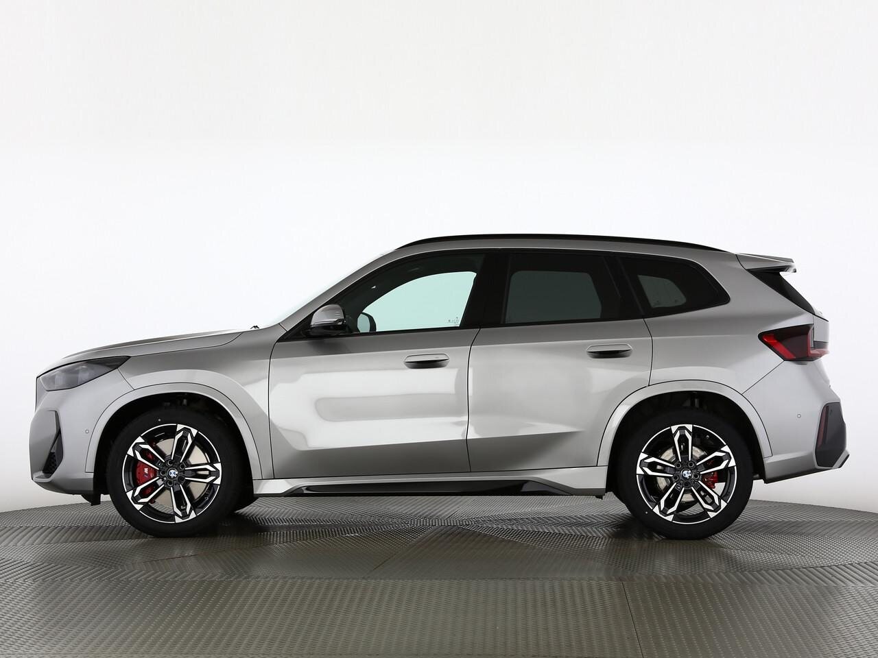 BMW X1 23i xDrive paddles, Hybride Léger Essence/Électricité, Voiture nouvelle, Automatique - 2