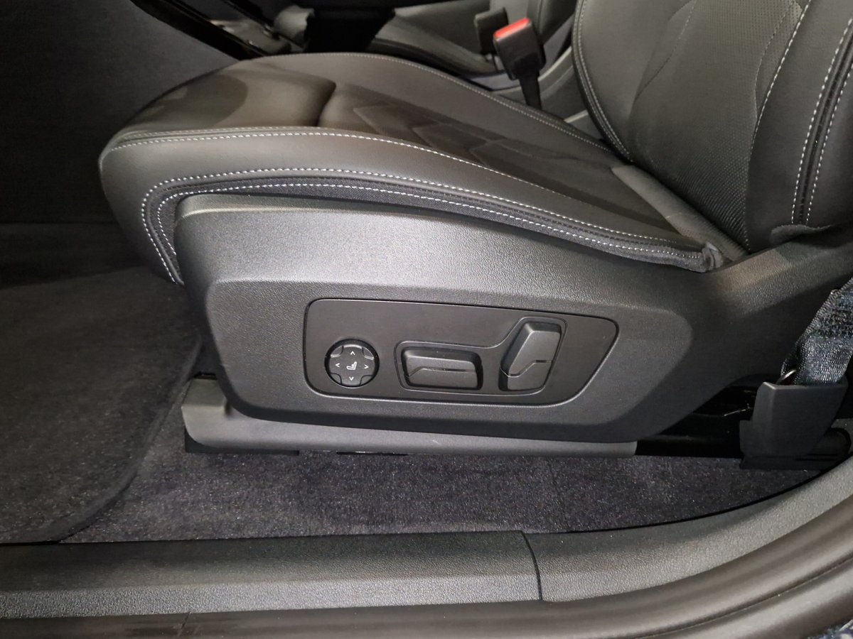 BMW X1 30e xLine, Plug-in-Hybrid Benzin/Elektro, Occasion / Gebraucht, Automatik - 7