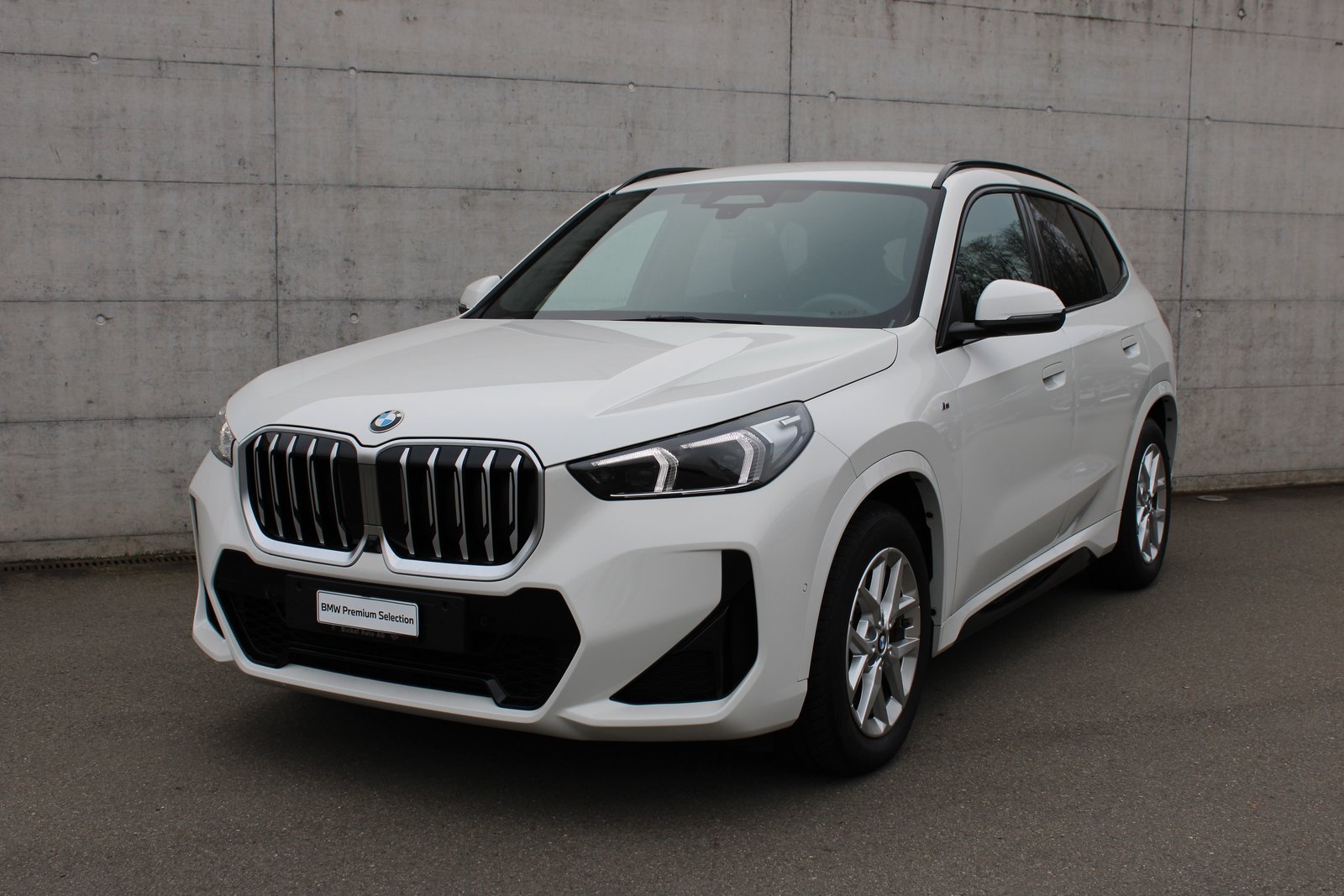BMW X1 23i 48V M Sport, Mild-Hybrid Petrol/Electric, Second hand / Used, Automatic - 3