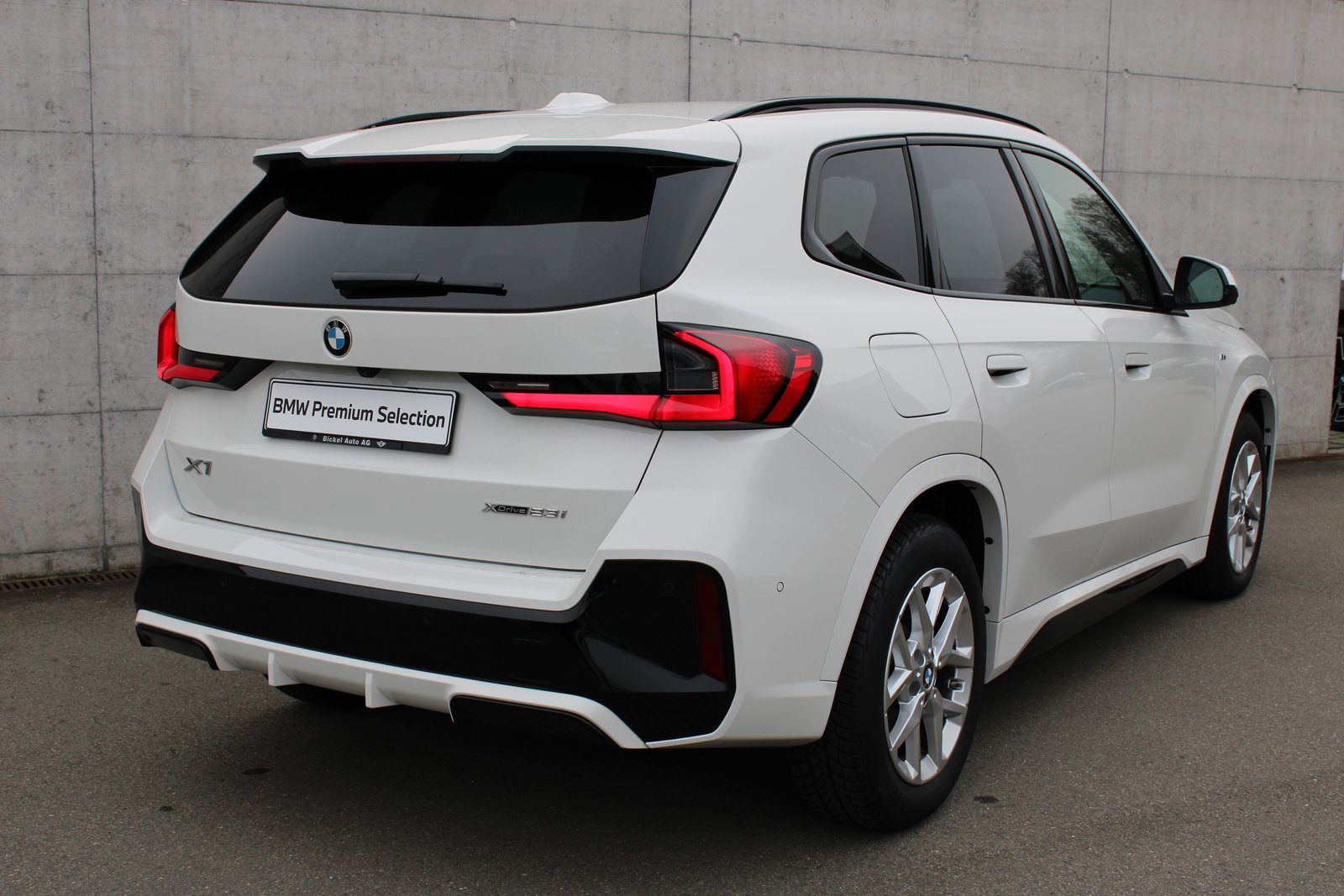 BMW X1 23i 48V M Sport, Mild-Hybrid Petrol/Electric, Second hand / Used, Automatic - 5