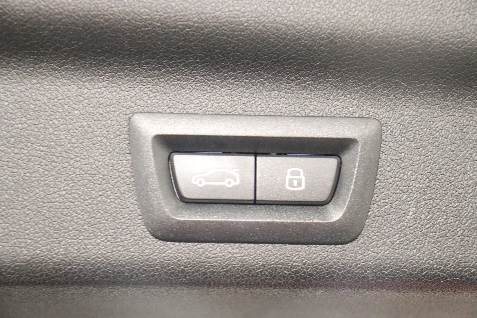 BMW X1 23i xDrive paddles, Mild-Hybrid Benzin/Elektro, Occasion / Gebraucht, Automatik - 7
