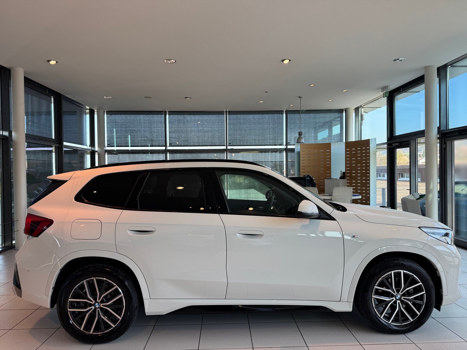 BMW X1 sDrive 18i M Sport, Benzin, Occasion / Gebraucht, Automatik - 7