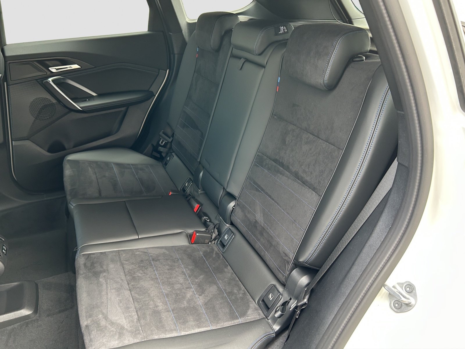 BMW X1 23i 48V M Sport AHK, Mild-Hybrid Benzin/Elektro, Occasion / Gebraucht, Automatik - 7