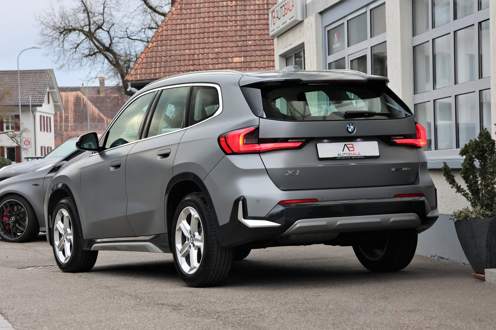 BMW X1 sDrive 18d xLine (CH) FROZENGREY, Diesel, Occasion / Utilisé, Automatique - 3