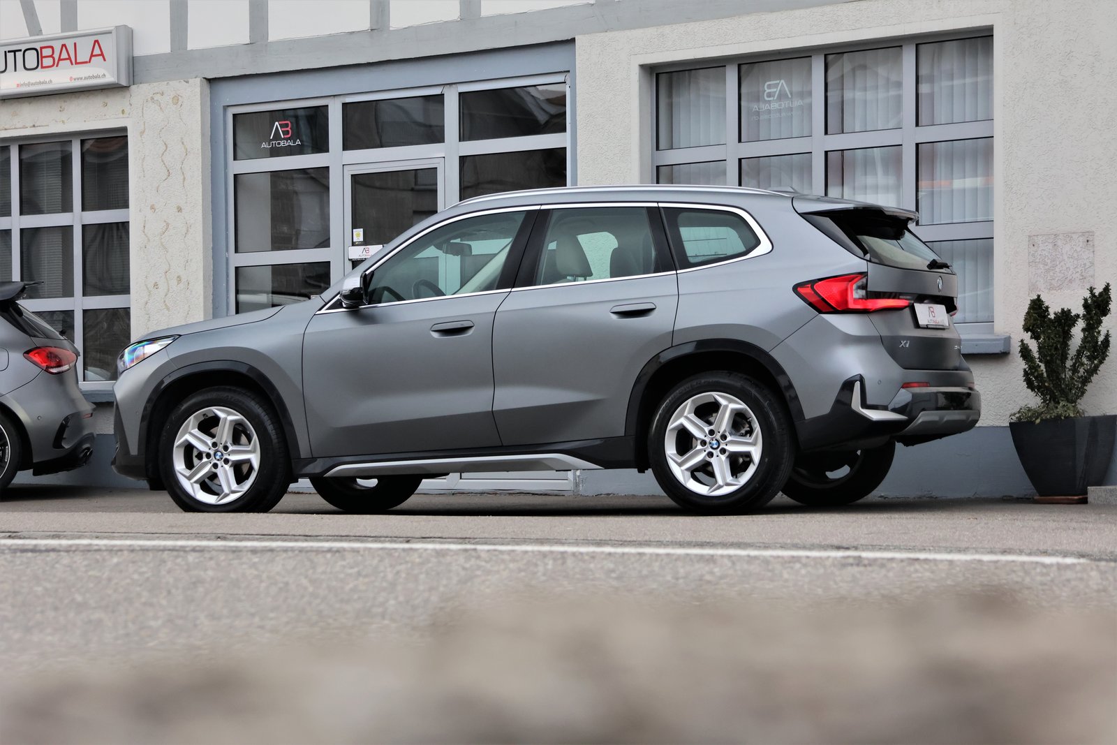 BMW X1 sDrive 18d xLine (CH) FROZENGREY, Diesel, Occasion / Utilisé, Automatique - 4