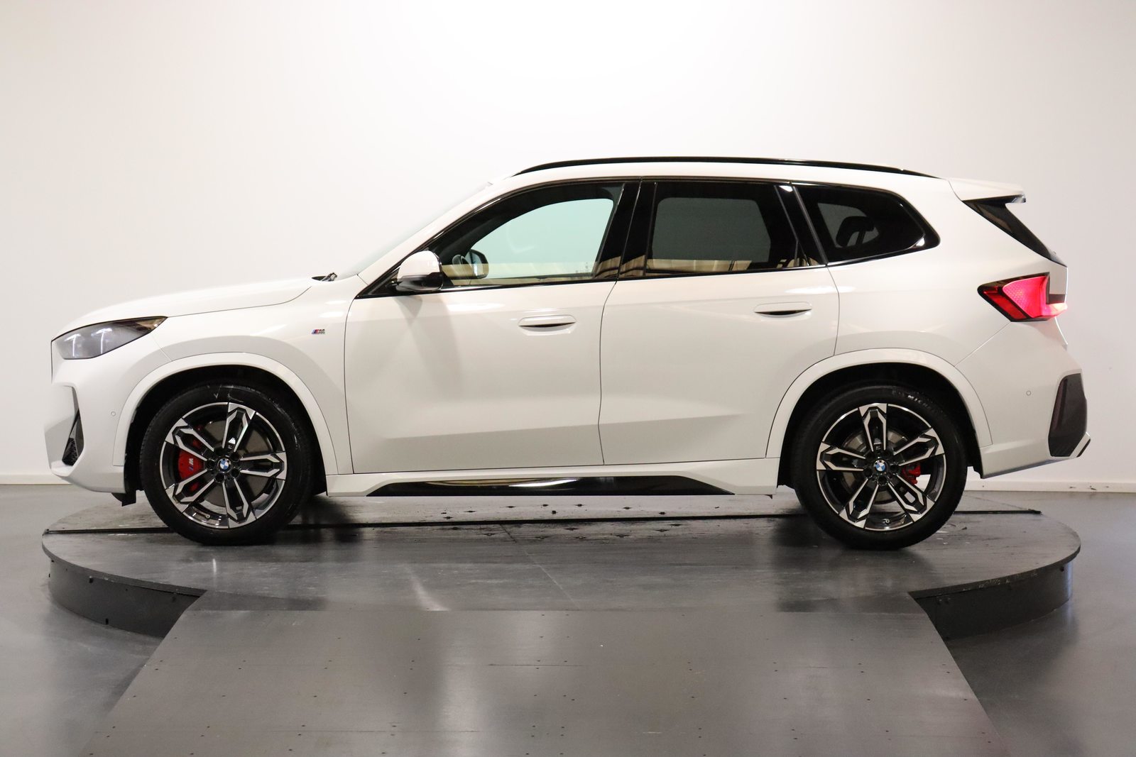 BMW X1 20d xDrive paddles, Mild-Hybrid Diesel/Elektro, Occasion / Gebraucht, Automatik - 4