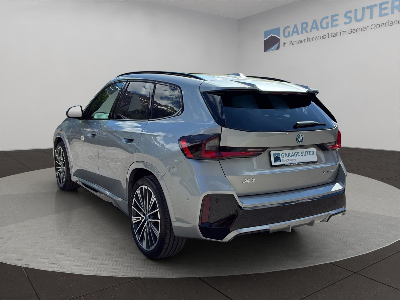 BMW X1 30e xDrive paddles, Hybride Rechargeable Essence/Électricité, Occasion / Utilisé, Automatique - 3
