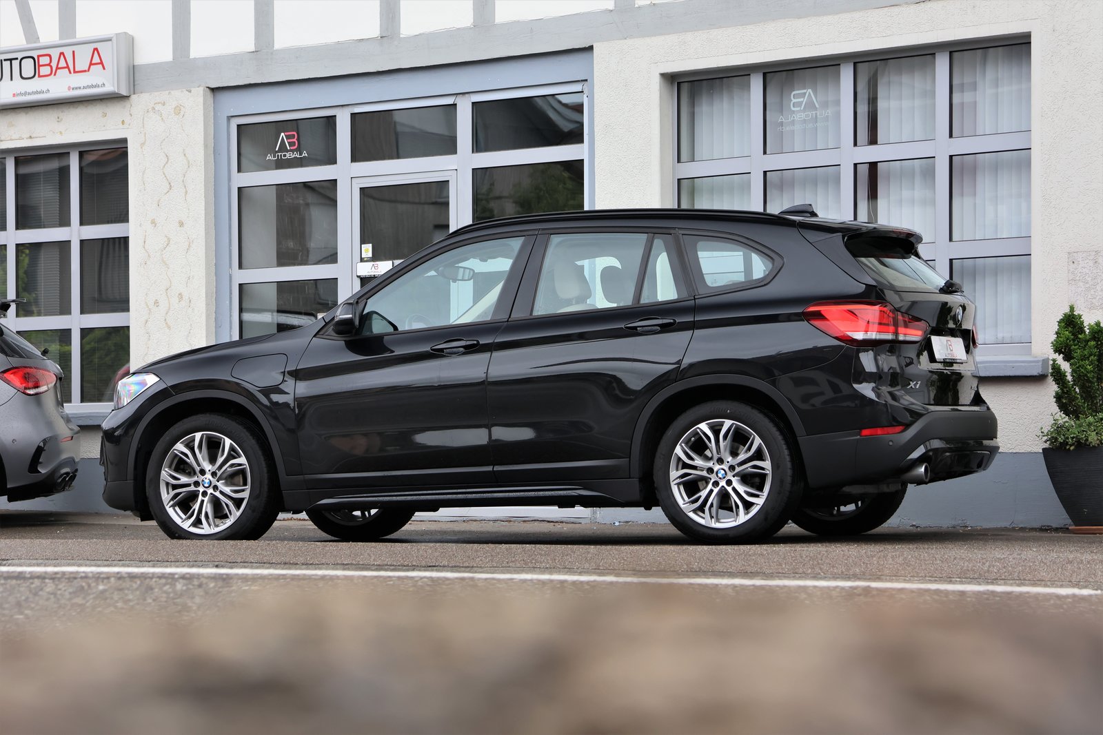 BMW X1 25e Sport Line Steptronic, Plug-in-Hybrid Benzin/Elektro, Occasion / Gebraucht, Automatik - 4