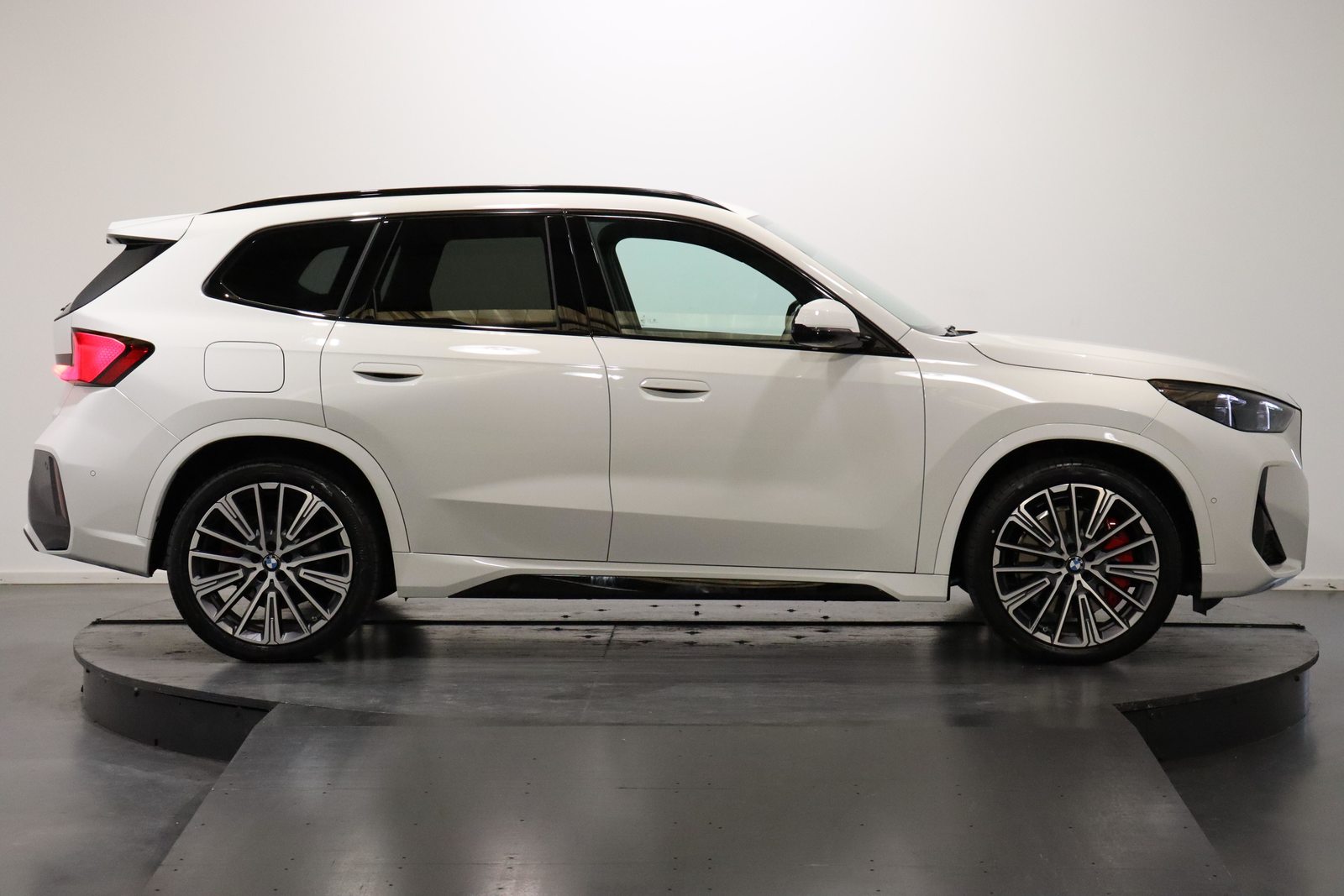 BMW X1 30e xDrive paddles, Plug-in-Hybrid Petrol/Electric, Second hand / Used, Automatic - 5