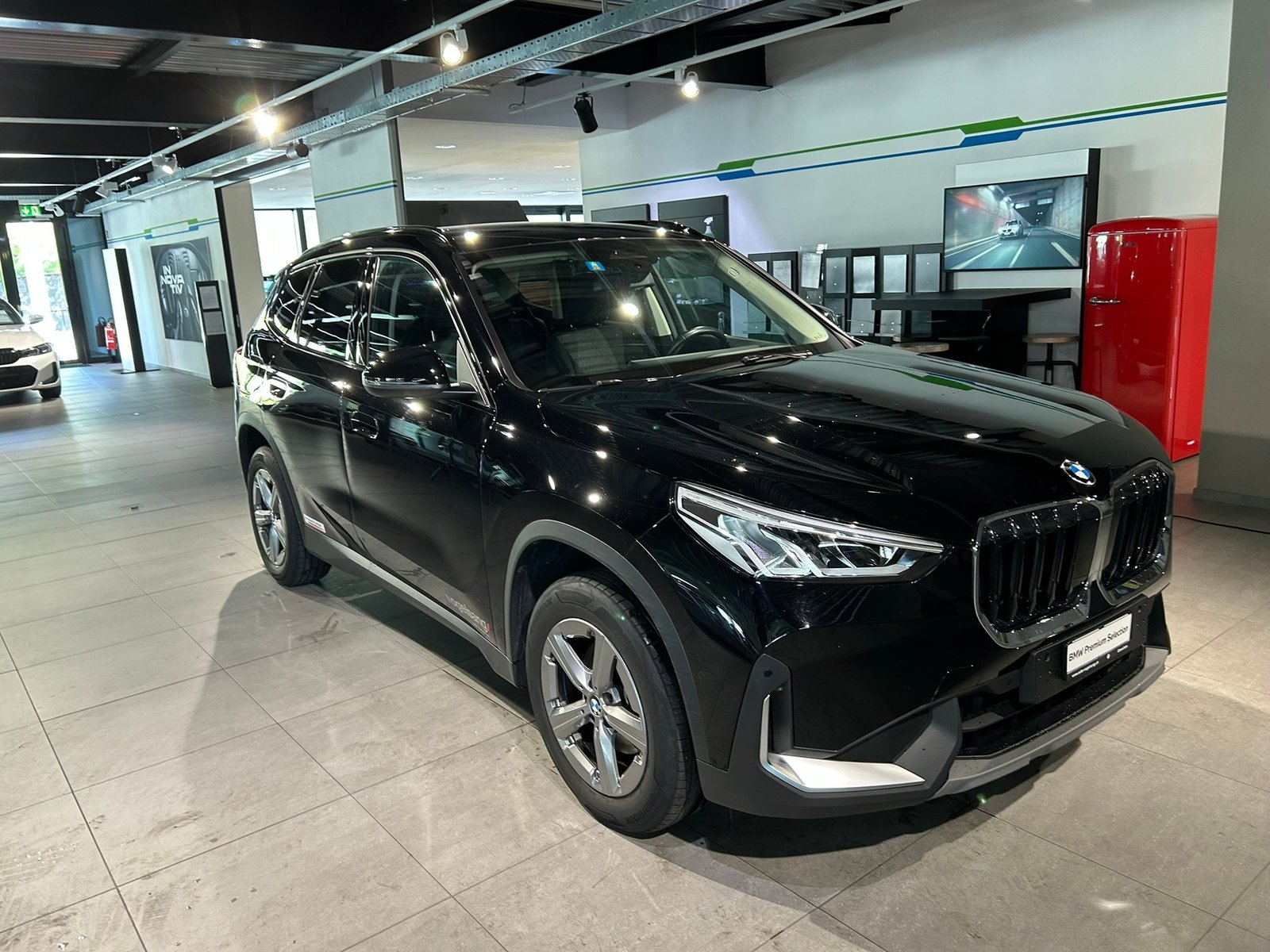 BMW X1 sDrive 18i, Benzin, Occasion / Gebraucht, Automatik - 2