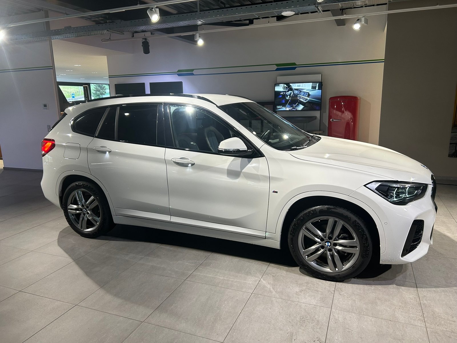BMW X1 sDrive 18i Steptronic M Sport DSK, Benzin, Occasion / Gebraucht, Automatik - 2