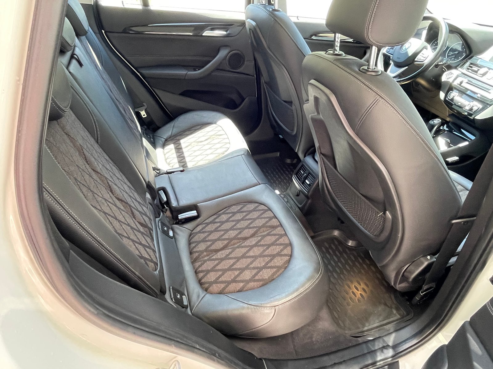 BMW X1 20d Sport Line, Diesel, Occasion / Gebraucht, Handschaltung - 7